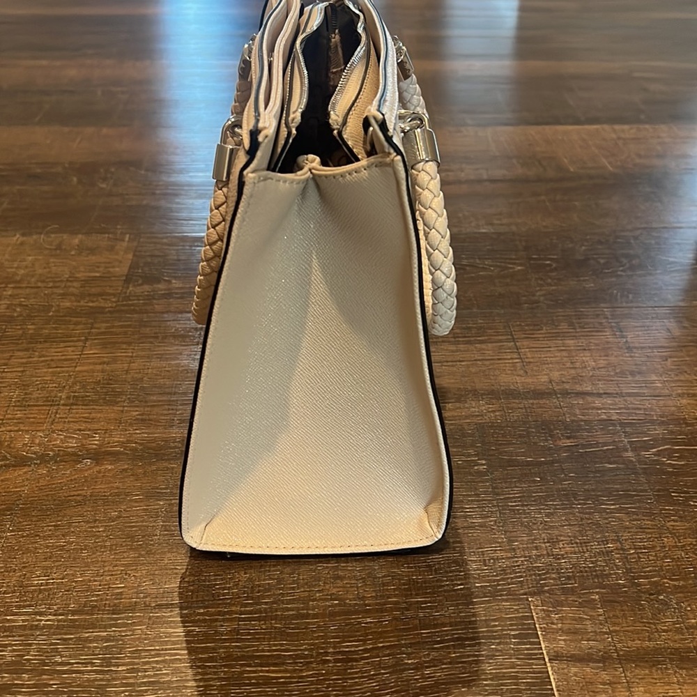 Guess Purse - Picture 3 of 4